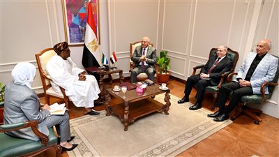 كامل الوزير يناقش إنشاء وتطوير موانئ بسيراليون