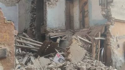 اللقطات الأولى من انهيار عقار في إمبابة 