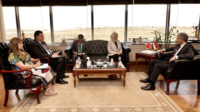 وزير السياحة والآثار يلتقي سفيرة البحرين لبحث تعزيز التعاون المشترك