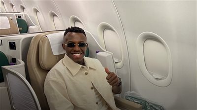 أول محترف سعودي بالدوري الإيطالي، سعود عبدالحميد يغادر إلى روما (فيديو)