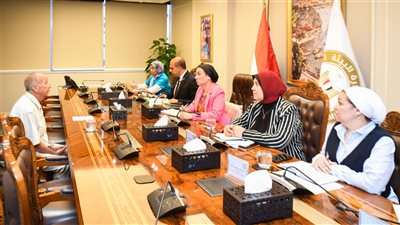 وزيرة البيئة تلتقي عددا من العاملين لبحث مقترحاتهم لتطوير آليات العمل 