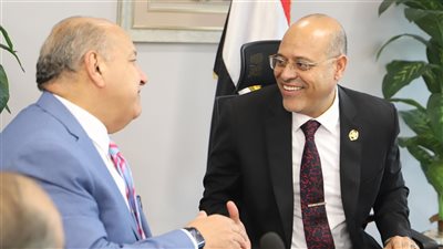 وزير العمل يلتقي مجلس أمناء مدينة القاهرة الجديدة
