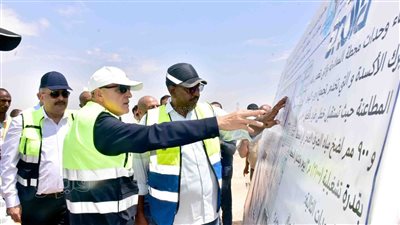 محافظ الأقصر يتابع مشروع الصرف الصحي بكيمان المطاعنة (صور)