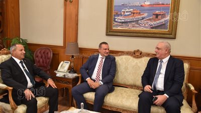 محافظ بورسعيد يناقش مع صندوق التنمية الحضارية سبل التعاون المشترك (صور)