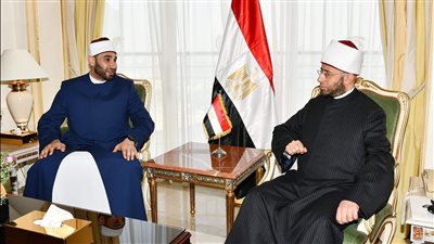 إمام بالأوقاف يحصل على وسام دولة أستراليا، والأزهري يوجه له نصائح هامة (صور) 