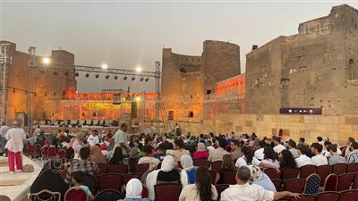 أغلبهم من المحافظات، إقبال على حفلة الشيخ ياسين التهامي بمحكى القلعة (صور) 