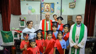  رئيس الأسقفية يثبت 13 عضوًا جديدًا بكنيسة عين شمس