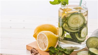 10 مشروبات طبيعية، للتخلص من دهون البطن