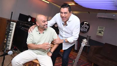 مسار إجباري تعرض صورا من لقاء الفرقة مع معتز الدمرداش