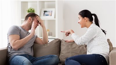 اختاري الوقت وجهزي حجتك، فن إقناع الزوج بآرائك