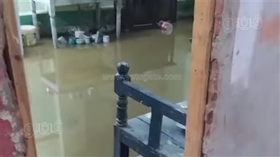 خراب مستعجل، مياه الصرف الصحي تقتحم منازل المواطنين في إسنا بالأقصر بسبب عطل محبس (فيديو)