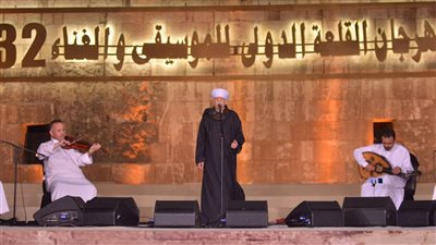 تزاحم بساحة محكي القلعة لالتقاط الصور مع الشيخ التهامي (فيديو وصور)