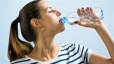 تفسير حلم شرب الماء البارد في المنام وعلاقته بتحسين الأحوال المادية 