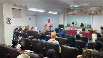 جامعة القناة تنظم برنامجا تدريبيا في فن البورتريه (صور)