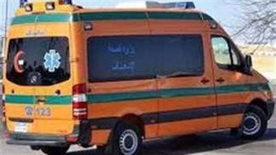 النيابة تعاين موقع إصابة 8 أشخاص إثر تصادم سيارتين بطريق سفاجا الصحراوي