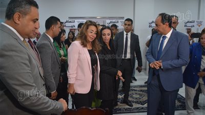 وزيرة التضامن وغادة والي يتفقدان معرض منتجات المتعافين من الإدمان (صور)