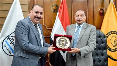 جامعة بني سويف تُكرم عمداء كليات ومديري وحدات تقديرًا لجهودهم