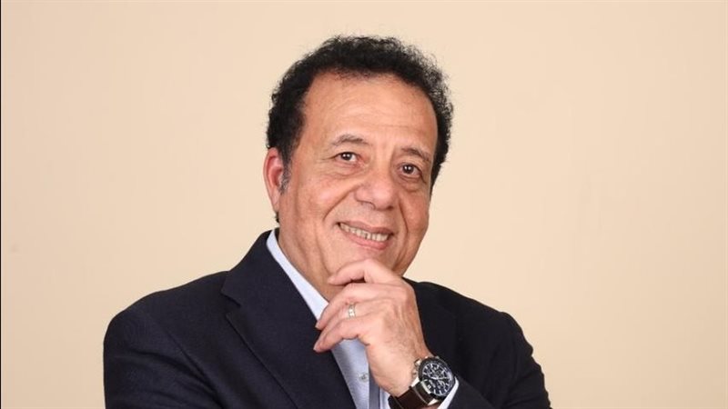 عاطف عبد اللطيف.