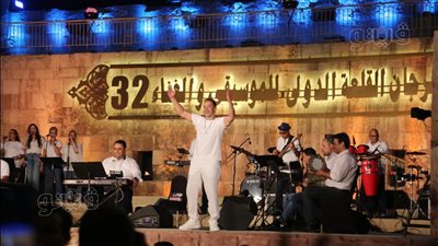 حفل مدحت صالح يرفع شعار 