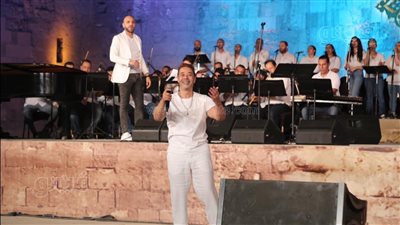 في ليلة غنائية استثنائية، مدحت صالح يبدع بسماء مهرجان القلعة (فيديو وصور)