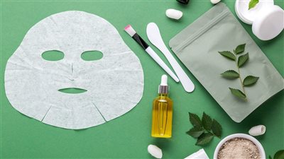 أفضل ماسكات الأعشاب الطبيعية للعناية بالبشرة في الصيف