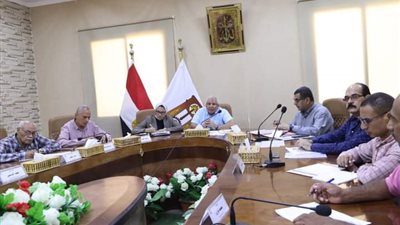 اجتماع بين محافظ الوادي الجديد ورؤساء المراكز حول ملف التصالح 