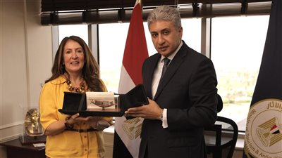 وزير السياحة والآثار يلتقي بالسفيرة الأمريكية بالقاهرة لبحث تعزيز أوجه التعاون