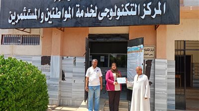 تسليم أول رخصة مباني بحي الكوثر بسوهاج بعد إلغاء العقد المشهر واختصار الإجراءات