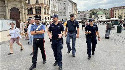 انتشار الشرطة في شوارع فينيسيا لتأمين حفل افتتاح المهرجان (صور)