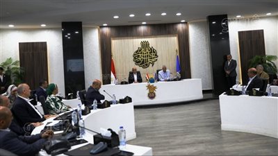 وزير التعليم ومحافظ أسوان يعقدان اجتماعًا لمناقشة الاستعدادات للعام الدراسى الجديد(صور)