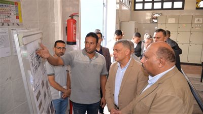 محافظ الإسماعيلية يتفقد محطة المياه والـ 6000 وحدة بمدينة المستقبل (صور)
