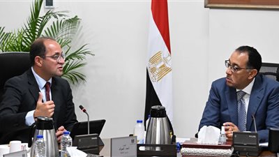رئيس الوزراء يتابع مع وزير المالية جهود خفض الدين العام