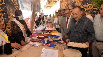  محافظ أسيوط يتفقد أنشطة جمعيات تنمية الصعيد|صور 