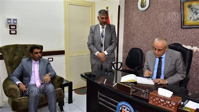 محافظ الأقصر يتفقد مبنى مديرية المالية ويبحث مكافحة الفساد المالي (صور)