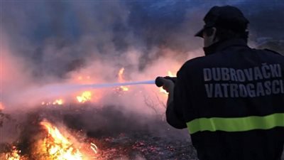 اندلاع حريق كبير قرب غابات مدينة سبليت السياحية في كرواتيا