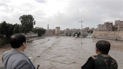 مصرع عشرات اليمنيين في انهيار 3 سدود بسبب الأمطار الغزيرة (فيديو)