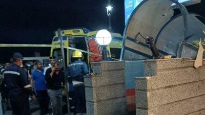 الصور الأولى لانهيار شرفة عقار على سيدة وشقيقتها بكورنيش الإسكندرية 