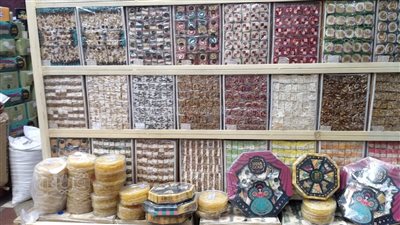 تبدأ من 95 إلى 4200 جنيه، تعرف على أسعار علب حلوى المولد بالأسواق (صور)