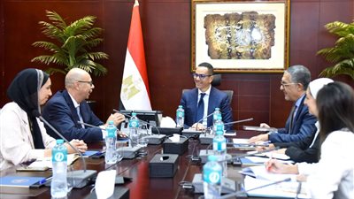 الخطيب يلتقى مدير مجموعة سان جوبان لاستعراض استثمارات الشركة المستقبلية في مصر