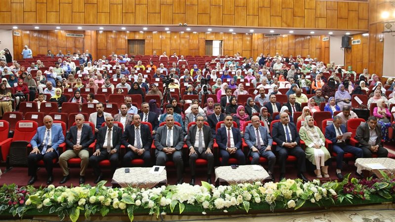 تكريم المتميزين بجامعة