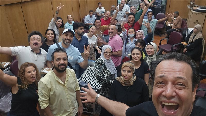 أسرة مسرحية النقطة