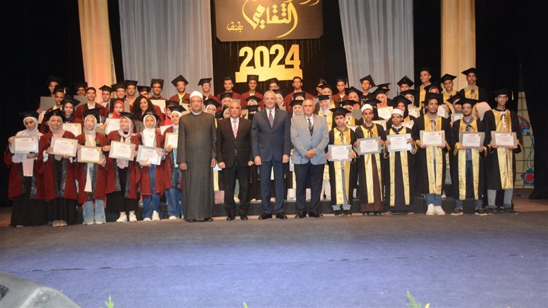 محافظ الغربية يكرم
