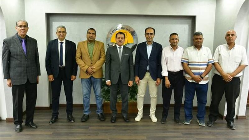 رئيس الجامعة ووفد