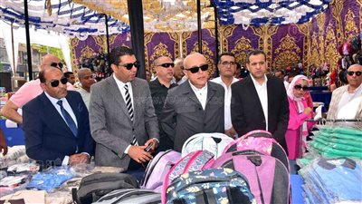 محافظ الأقصر يفتتح معرض أهلا مدارس (صور)