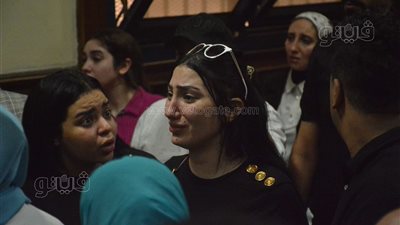 وصول زوجة عصام صاصا جلسة الاستئناف على حبسه بتهمة تعاطى المخدرات 