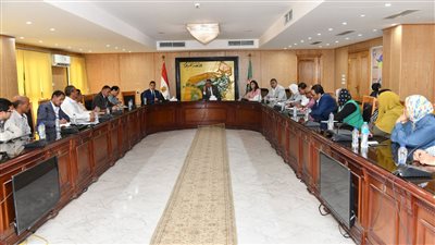 محافظ الفيوم يوجه بتطوير المواقف والأسواق 