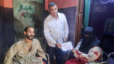 تعليم الكبار بالأقصر تسلم شهادة محو الأمية لـ 5 من متحدي الإعاقة