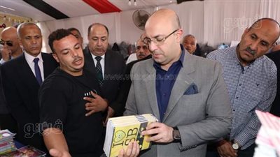 الكراسة بـ1.5 والكشكول بـ3.5 جنيه، محافظ بني سويف يتفقد معرض أهلًا مدارس (فيديو) 
