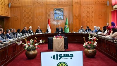 محافظ الإسماعيلية يتابع الموقف التنفيذي لمبادرة جسور(صور)