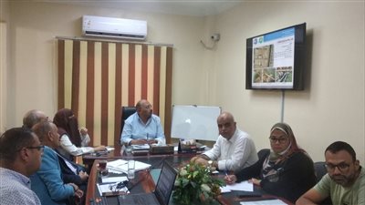 رئيس مياه القناة يناقش الموقف التنفيذي لإعادة تأهيل المحطات بالسويس 